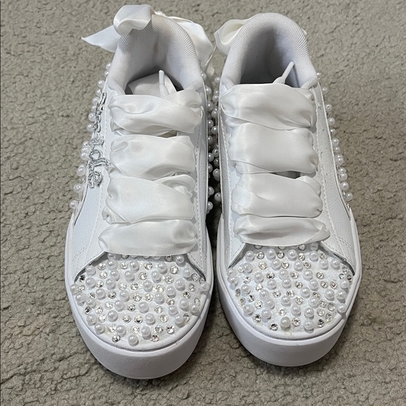 PUMA Women's Custom Bridal Wedding White Pearl Sneakers Size 7 Brand New - Picture 2 of 6